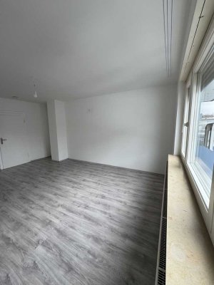 Vollständig renovierte 3-Raum-Wohnung mit Balkon in Pforzheim