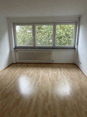 Schöne und gepflegte 3-Raum-Wohnung mit Balkon und EBK in Kaiserslautern