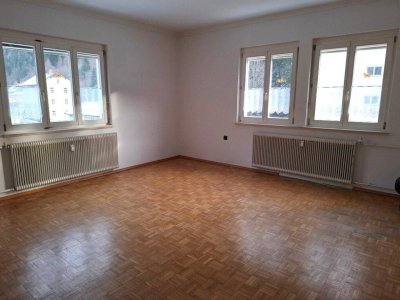 Ruhige 3-Zimmer-Wohnung mit Küchenblock und kleinem Balkon in Thörl zu mieten !