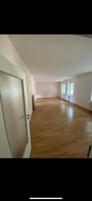 Stilvolle 4-Zimmer-Wohnung in Mülheim An Der Ruhr