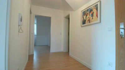 Ab sofort: Freundliche und ruhige 3 Zimmer-Wohnung mit Balkon in Ergolding