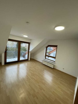 Freundliche 1-Zimmer-Wohnung mit Balkon und EBK in Nußloch