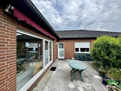 Großzügiger Bungalow mit Vollkeller, Garage und Carport