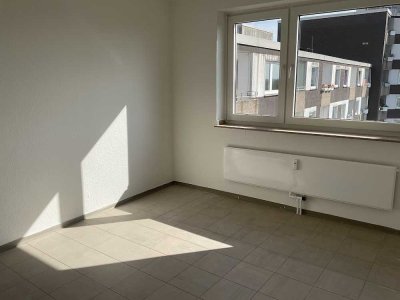 Sehr schöne 3 Zimmer Wohnung mit Balkon in Duisburg zu vermieten!!!