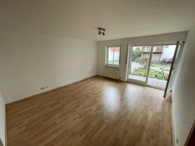 Gemütliche, modernisierte 2-Zimmer-Wohnung mit Terrasse und Einbauküche nähe Lidl, Audi, Heilbronn