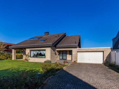 EIN- BIS ZWEIFAMILIENHAUS, SOLAR, VOLL UNTERKELLERT, DOPPELGARAGE, OFFENER KAMIN, SACKGASSENLAGE