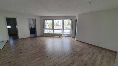 Wunderschöne 3-Zimmer-Dachgeschosswohnung mit Dachterrasse zum 01.06