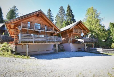 Ein exklusives Ensemble von drei außergewöhnlichen Rundholz-Chalets