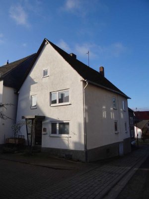 Uriges Bauernhaus mit Scheune zum kleinen Preis