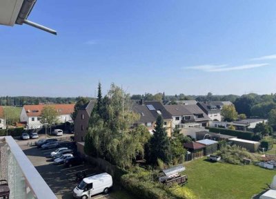 Stilvolle, sanierte 3-Zimmer-Wohnung mit Balkon und Einbauküche in Köln