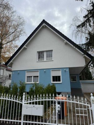 Stilvolle 3,5-Zimmer-Terrassenwohnung mit Einbauküche und Garten in Berlin