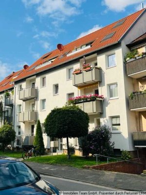 Nähe Vier Linden und Hohnsensee : Schöne 3 Zimmerwohnung mit Balkon, Garten und Garage