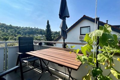 Moderne 4-Zi.-DG-Wohnung mit sonnigem Balkon, ca. 80 m² Wfl., gute Lage, Außenstellplatz, vermietet