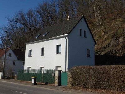 Preiswertes EFH mit Kamin und zwei Bädern in Waldenburg