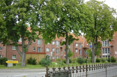 Frisch gestrichene 2-Zimmer-Erdgeschosswohnung mit eigener Terrasse und Einbauküche in Ammersbek