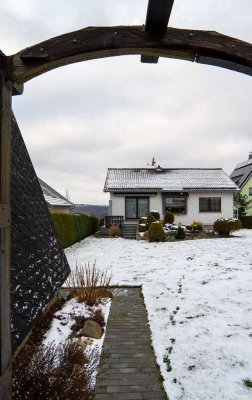 Schönes Einfamilienhaus, sofort einziehen und Ausblick genießen!