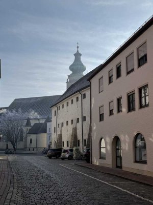 2-Zimmer-Wohnung in Mühldorfer Altstadt: Erstbezug nach Sanierung mit EBK und TG