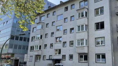 Erstbezug nach Sanierung mit Balkon: Stilvolle 3-Raum-Wohnung mit geh. Innenausstattung in Frankfurt