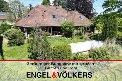 Geräumiger Bungalow mit großem Garten und Pool