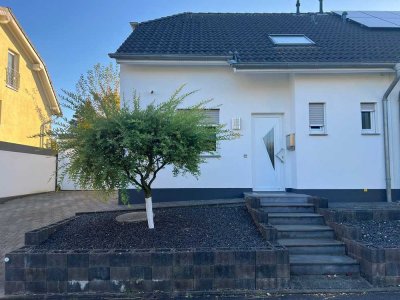 Modernes Einfamilienhaus mit Sauna und Whirpool