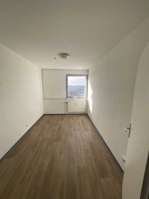 Helle und großzügige 3-Zimmer-Wohnung mit Balkon!