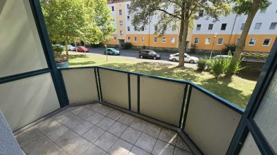 + + + sehr gepflegte 3-Zimmer Whg. mit Balkon zur Südseite + + +