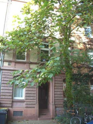 Wunderschöne Stil-Altbau Wohnung mit Einbauküche in ruhiger Lage im Nordend