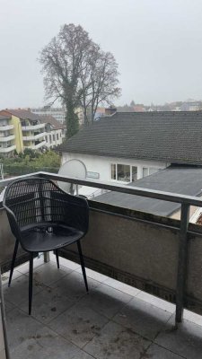 schöne und helle, 2 Zimmer, Küche, Bad Wohnungen mit Balkon