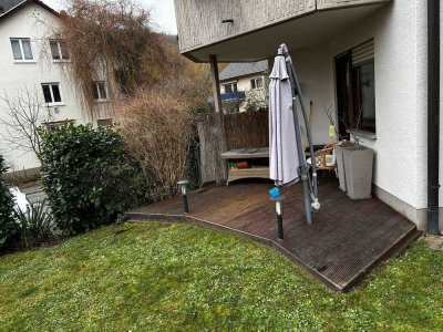 Charmante 3-Zimmer-Wohnung im Hochparterre mit Terrasse und Gartenanteil, großer Garage ....