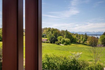 Neubau: Eckhaus mit Liegeinsel im privaten Garten und Seeblick