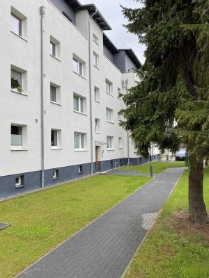 renovierte 3-Zimmer Wohnung mit EBK und Balkon, WG geeignet, Blick ins Grüne und sehr ruhig