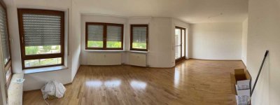 Modernisierte 2,5-Zimmer-Terrassenwohnung mit Balkon in Altenriet