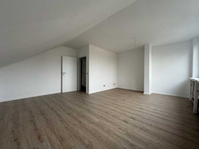 Exklusive 120 m² 4-Zimmer-Dachgeschosswohnung in Köln-Brück