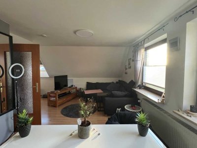 Freundliche 2-Zimmer-Dachgeschosswohnung mit Garage