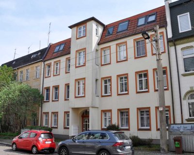 2-Raum-Dachgeschosswohnung mit Balkon und EBK