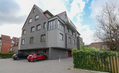 6476 - Moderne Obergeschosswohnung mit Einbauküche und Pkw-Stellplatz in zentraler Lage von WST!