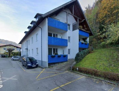 GERÄUMIGE WOHNUNG MIT BALKON IN WUNDERSCHÖNER LAGE