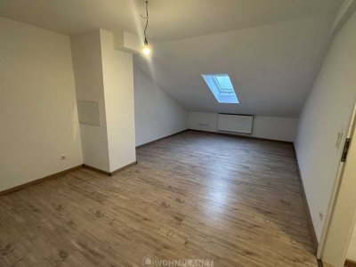 Renovierte Dachgeschosswohnung mit viel Lebensqualität