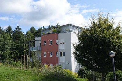 1-Zimmer-Appartement mit Balkon im 2. Obergeschoß und Garage