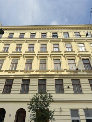 Sanierungsbedürftige 2-Zimmer-Wohnung mit Balkon in 1080 Wien zu kaufen!