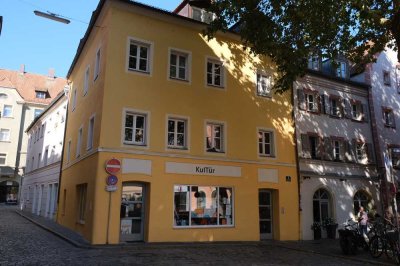 Wunderschöne 3 Zimmer Altstadt Wohnung (ca.73m2) in Top Altstadtlage.