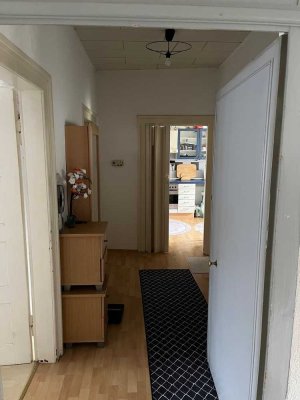 Gepflegte 2-Zimmer-DG-Wohnung mit Einbauküche in Mannheim-Neckarau