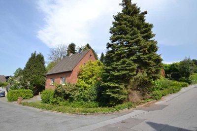 Freistehendes Einfamilienhaus mit Einliegerwhg. & Baugrundstück in Hanglage in Metzkausen