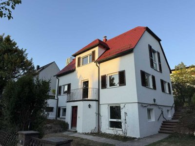 Charmantes Einfamilienhaus mit großzügigem Garten und Garage in Korntal – Frisch saniert