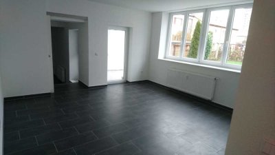 Nellingen: schöne, helle 2,5-Z.-Whg. mit EBK, Balkon u. Parkplatz