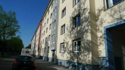 sehr schöne top renovierte 2 Zi. Whg. mit Wohnküche und Balkon