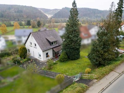 Haus mit viel Potenzial auf großem Grundstück mit neuer Heizung, Doppel-Kamin, Garage, uvm.