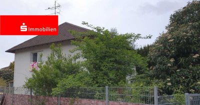 Freistehendes großes Einfamilienhaus mit Walmdach