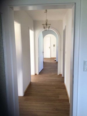 Teilsanierte 4-Raum-Wohnung mit Balkon in Oberpframmern