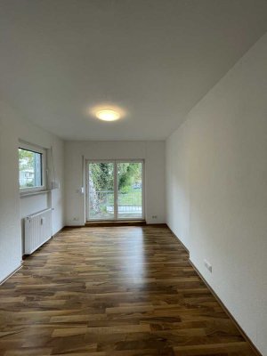 Renovierte 4 Zimmer Wohnung mit Dachterrasse